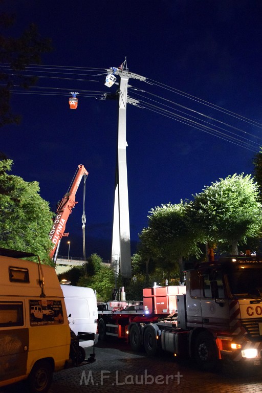 Koelner Seilbahn Gondel blieb haengen Koeln Linksrheinisch P861.JPG - Miklos Laubert